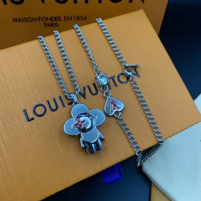 Подвеска Louis Vuitton Decoration With Logo - Face Like Flower "Silver" фото № 4