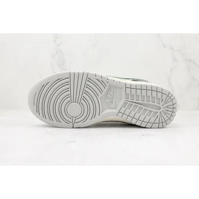 Louis Vuitton x Nike SB Dunk Low "Navy Blue/White/Black" фото № 9