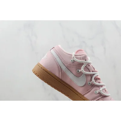 Air Jordan 1 Low "Arctic Pink Gum" фото № 4