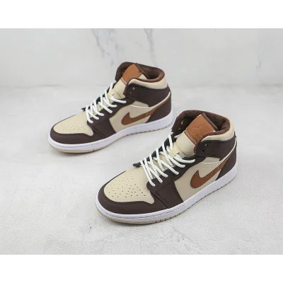 Air Jordan 1 Mid SE "Brown Basalt Oatmeal" фото № 5