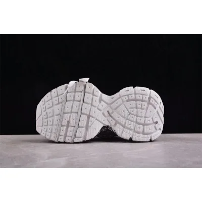 Balenciaga 3XL Sneaker "Worn-Out/White/Black Graffiti" фото № 6