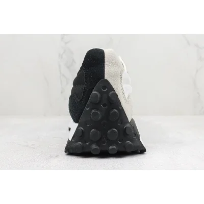 New Balance 327 “Black/White” фото № 8 New Balance 327 “Black/White” фото № 8