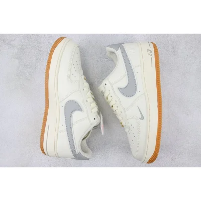 Nike Air Force 1 Low 40th Anniversary "Light Grey/Off White" фото № 6 Nike Air Force 1 Low 40th Anniversary "Light Grey/Off White" фото № 6
