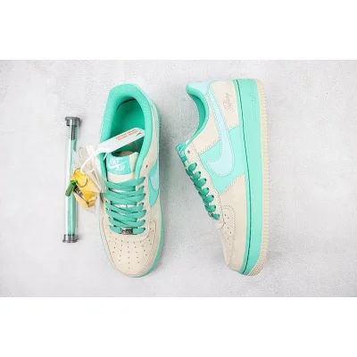 Tiffany & Co x Nike Air Force 1 Low "Suede Beige/Blue" фото № 6 Tiffany & Co x Nike Air Force 1 Low "Suede Beige/Blue" фото № 6
