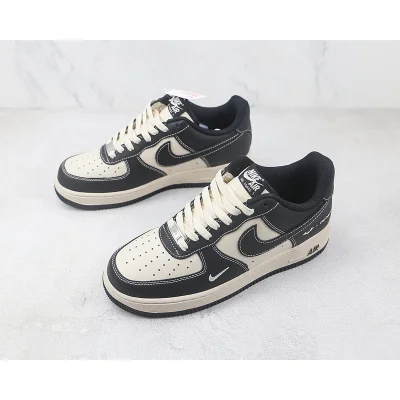 Carhatt x Nike Air Force 1 07 Low "Black/White" фото № 5 Carhatt x Nike Air Force 1 07 Low "Black/White" фото № 5