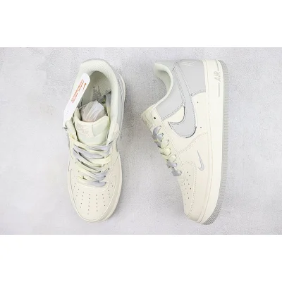 Terror Squad x Nike Air Force 1 Low "White/Gray/Silver Reflective" фото № 7 Terror Squad x Nike Air Force 1 Low "White/Gray/Silver Reflective" фото № 7