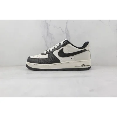 Nike Air Force 1 Low "Wood Grain Print" фото № 2