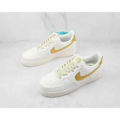 Nike Air Force 1 Low "Platinum Gold" фото № 5