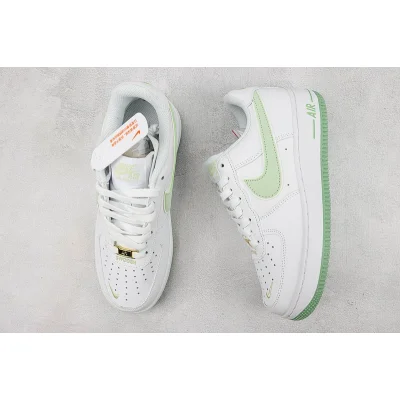 Nike Air Force 1 Low "White/Leaf Green" фото № 7 Nike Air Force 1 Low "White/Leaf Green" фото № 7