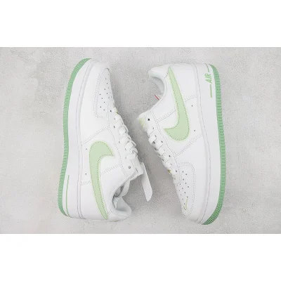 Nike Air Force 1 Low "White/Leaf Green" фото № 6 Nike Air Force 1 Low "White/Leaf Green" фото № 6