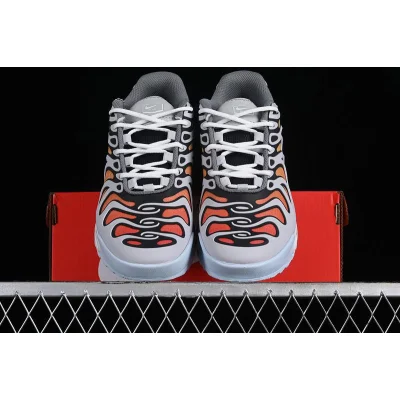 Nike Air Max Plus Drift "Light Smoke Grey" фото № 3 Nike Air Max Plus Drift "Light Smoke Grey" фото № 3