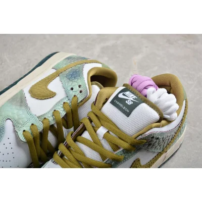 Alexis Sablone x Nike SB Dunk Low "Chameleon" фото № 8 Alexis Sablone x Nike SB Dunk Low "Chameleon" фото № 8