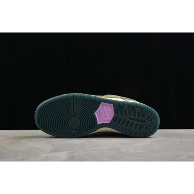 Alexis Sablone x Nike SB Dunk Low "Chameleon" фото № 4 Alexis Sablone x Nike SB Dunk Low "Chameleon" фото № 4