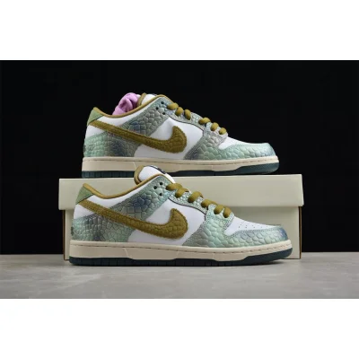 Alexis Sablone x Nike SB Dunk Low "Chameleon" фото № 9 Alexis Sablone x Nike SB Dunk Low "Chameleon" фото № 9