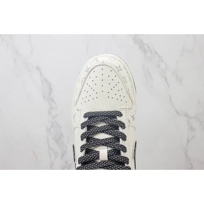 Louis Vuitton x Nike Dunk Low "Core Black/White/Silver Monogram" фото № 4 Louis Vuitton x Nike Dunk Low "Core Black/White/Silver Monogram" фото № 4