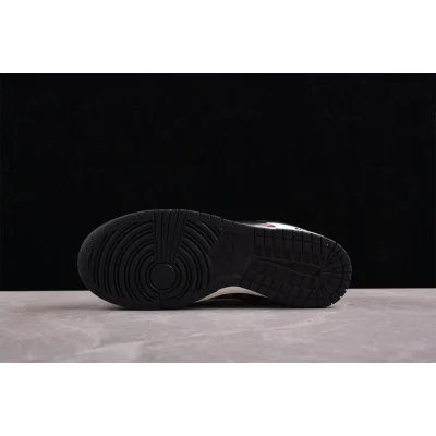 Supreme x Burberry x Nike Dunk Low "Black Check" фото № 2