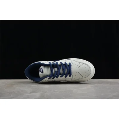 Undefeated x Nike SB Dunk Low "White/Blue" фото № 3