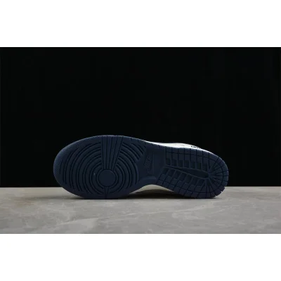 Undefeated x Nike SB Dunk Low "White/Blue" фото № 4