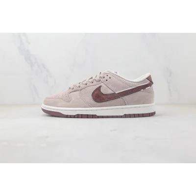 Otomo Katsuhiro x Nike SB Dunk Low "Pink Burgundy" фото № 2 Otomo Katsuhiro x Nike SB Dunk Low "Pink Burgundy" фото № 2