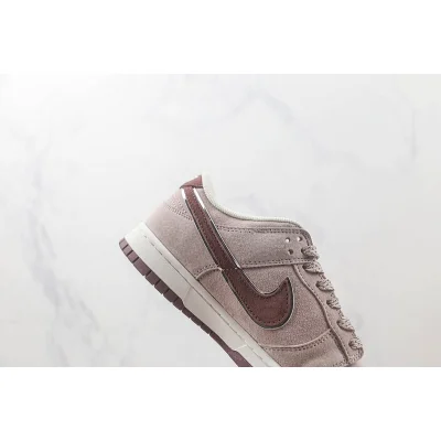 Otomo Katsuhiro x Nike SB Dunk Low "Pink Burgundy" фото № 4 Otomo Katsuhiro x Nike SB Dunk Low "Pink Burgundy" фото № 4