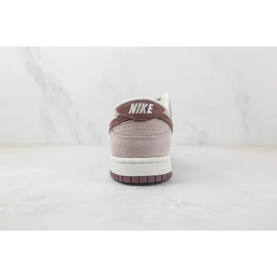 Otomo Katsuhiro x Nike SB Dunk Low "Pink Burgundy" фото № 8 Otomo Katsuhiro x Nike SB Dunk Low "Pink Burgundy" фото № 8