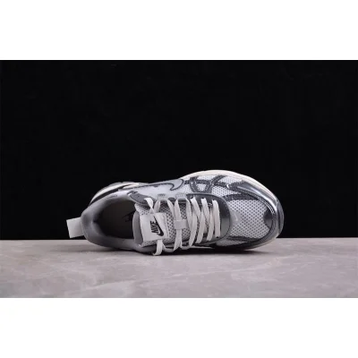 Nike V2K Run "Pure Platinum Wolf Grey" фото № 3 Nike V2K Run "Pure Platinum Wolf Grey" фото № 3