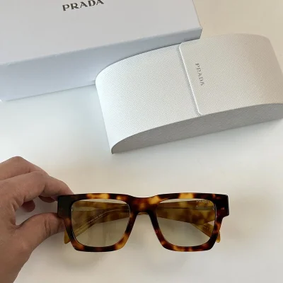 Солнцезащитные очки Prada White Inscription On Side "Brown/Ginger" фото № 2 Солнцезащитные очки Prada White Inscription On Side "Brown/Ginger" фото № 2