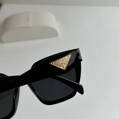 Солнцезащитные очки Prada Logo In Triangle On Side "Black" фото № 4