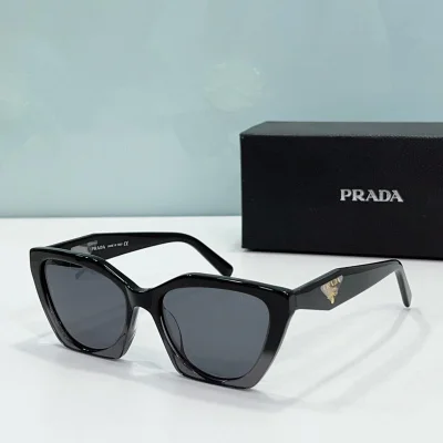 Солнцезащитные очки Prada Frame Decorated By Triangle And Logo "Black" фото № 2