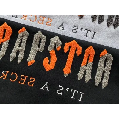 Худи Trapstar Big Logo Inscription And Wide Front Pocket "Black" фото № 6 Худи Trapstar Big Logo Inscription And Wide Front Pocket "Black" фото № 6