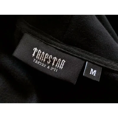 Худи Trapstar Big Logo Inscription And Wide Front Pocket "Black" фото № 5 Худи Trapstar Big Logo Inscription And Wide Front Pocket "Black" фото № 5