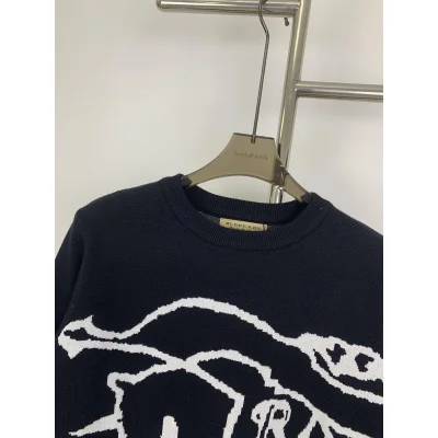 Свитшот Burberry Two Sides Print Black Warrior On The Horse "Black" фото № 2 Свитшот Burberry Two Sides Print Black Warrior On The Horse "Black" фото № 2