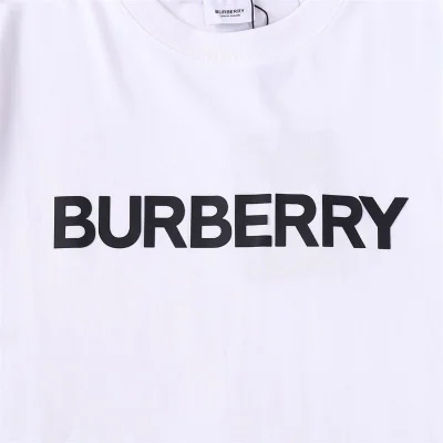 Футболка Burberry Plain With Front Logo Inscription "White" фото № 3