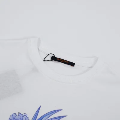 Футболка Louis Vuitton Logo And Eagle "White" фото № 3 Футболка Louis Vuitton Logo And Eagle "White" фото № 3