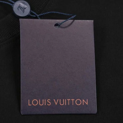Футболка Louis Vuitton Cut Along The Contour "Black" фото № 5 Футболка Louis Vuitton Cut Along The Contour "Black" фото № 5