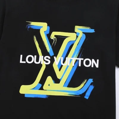 Футболка Louis Vuitton With Yellow-Blue Logo "Black" фото № 3 Футболка Louis Vuitton With Yellow-Blue Logo "Black" фото № 3