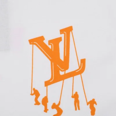 Футболка Louis Vuitton With An Orange Logo With People Hanging From It "White" фото № 6