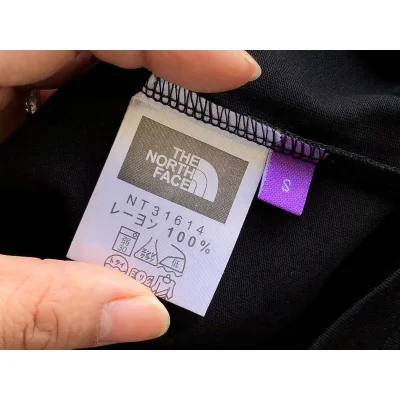 Футболка The North Face Embroidered Front Logo And Logo Inscription Back "Black" фото № 9