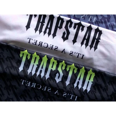 Футболка Trapstar Background From Repeating Small Logos "White" фото № 7 Футболка Trapstar Background From Repeating Small Logos "White" фото № 7