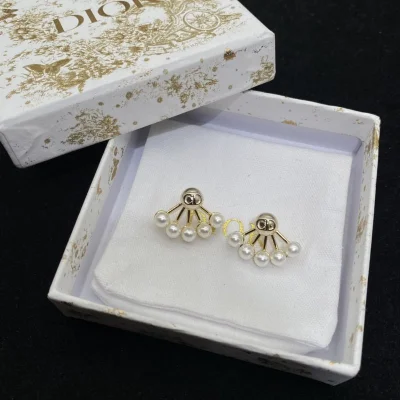 Серьги Dior Decoration With Ball - Seashell "Gold" фото № 5