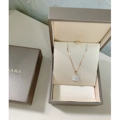 Подвеска Bulgari Shaped Like Cone "Gold" фото № 2 Подвеска Bulgari Shaped Like Cone "Gold" фото № 2