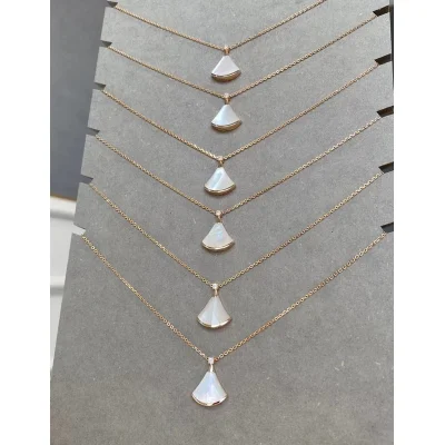 Подвеска Bulgari Shaped Like Cone "Gold" фото № 5 Подвеска Bulgari Shaped Like Cone "Gold" фото № 5