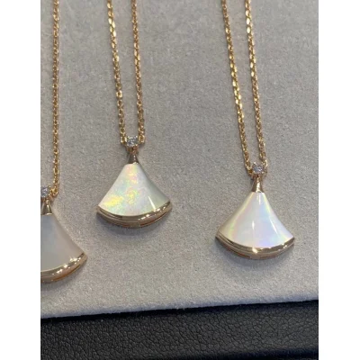 Подвеска Bulgari Shaped Like Cone "Gold" фото № 6 Подвеска Bulgari Shaped Like Cone "Gold" фото № 6