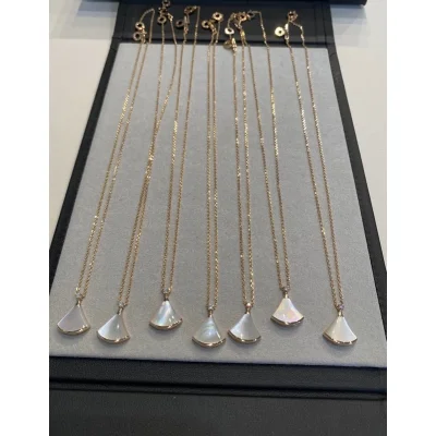 Подвеска Bulgari Shaped Like Cone "Gold" фото № 8 Подвеска Bulgari Shaped Like Cone "Gold" фото № 8