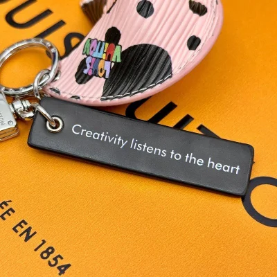 Брелок Louis Vuitton Shaped Like Ears "Pink" фото № 3