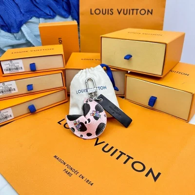 Брелок Louis Vuitton Shaped Like Ears "Pink" фото № 8