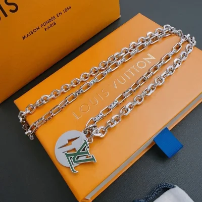 Подвеска Louis Vuitton Symbol Decoration - Logo Inside Circle "Silver" фото № 3