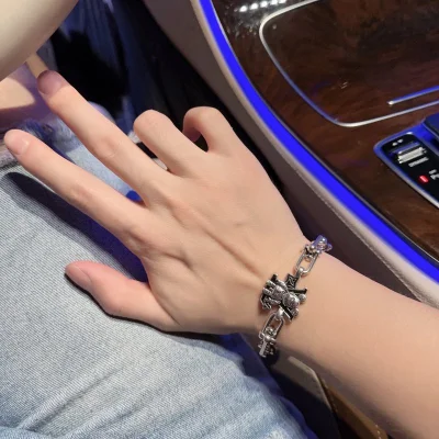 Подвеска Louis Vuitton Dragon Before Logo "Silver" фото № 8 Подвеска Louis Vuitton Dragon Before Logo "Silver" фото № 8