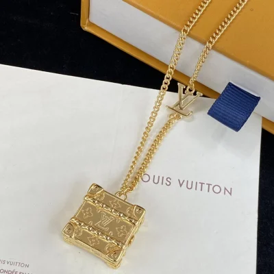 Подвеска Louis Vuitton Decoration With Logo - Bag "Gold" фото № 5