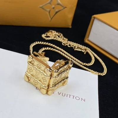Подвеска Louis Vuitton Decoration With Logo - Bag "Gold" фото № 6